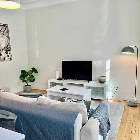 Homie In Apartman