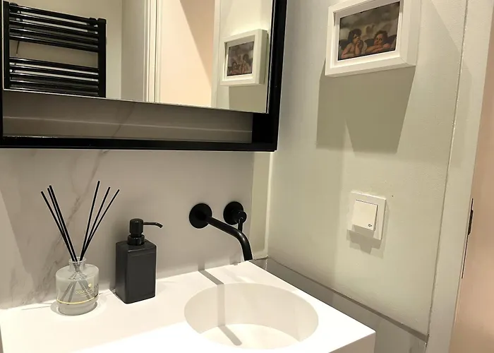 Homie In Apartment Lisbon